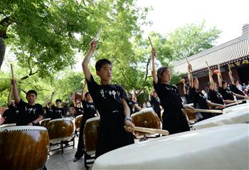 &ldquo;鼓舞&rdquo;少年